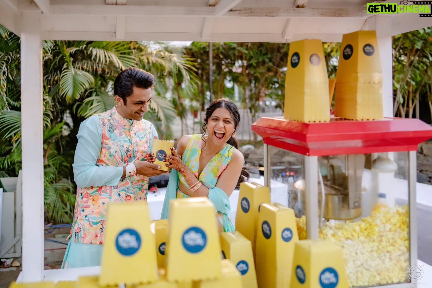 Aarohi Patel - 120.7K Likes - Sundowner Haldi 💛
05.12.24
.
Pictures : @silverlightstudios.in
Event curated and managed by @event.kalakar
Event styled and designed by @events_by_the_planners_project
Music : @aalapdipeshdesai @parthdesai.27
Singer : @jigrra
Location : @bamboosaa
Caffeine handled by @thedarkroast