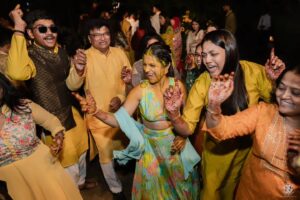 Aarohi Patel Instagram - Sundowner Haldi 💛 
05.12.24
.
Pictures : @silverlightstudios.in 
Event curated and managed by @event.kalakar 
Event styled and designed by @events_by_the_planners_project 
Music : @aalapdipeshdesai @parthdesai.27 
Singer : @jigrra 
Location : @bamboosaa
Caffeine handled by @thedarkroast