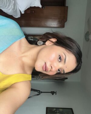 Aashi Sahni Instagram - Let me post the highlight of the month😙

#explore #photodump #foryou #fyp #relatable #bhuvambam #mumbai #rain #shoots #yellow #screening #bollywood #trend #viral #navratri #festival #indian #saree #lehenga #post #dump #candid #pictures