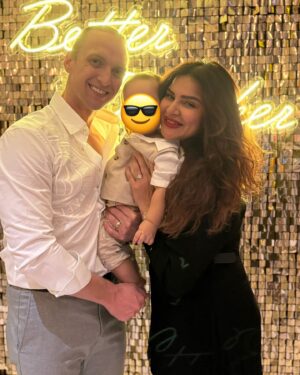 Aashka Goradia Instagram - This Christmas was a special kind of magic 💫 To many more traditions together. 

#merrychristmas #traditions #family