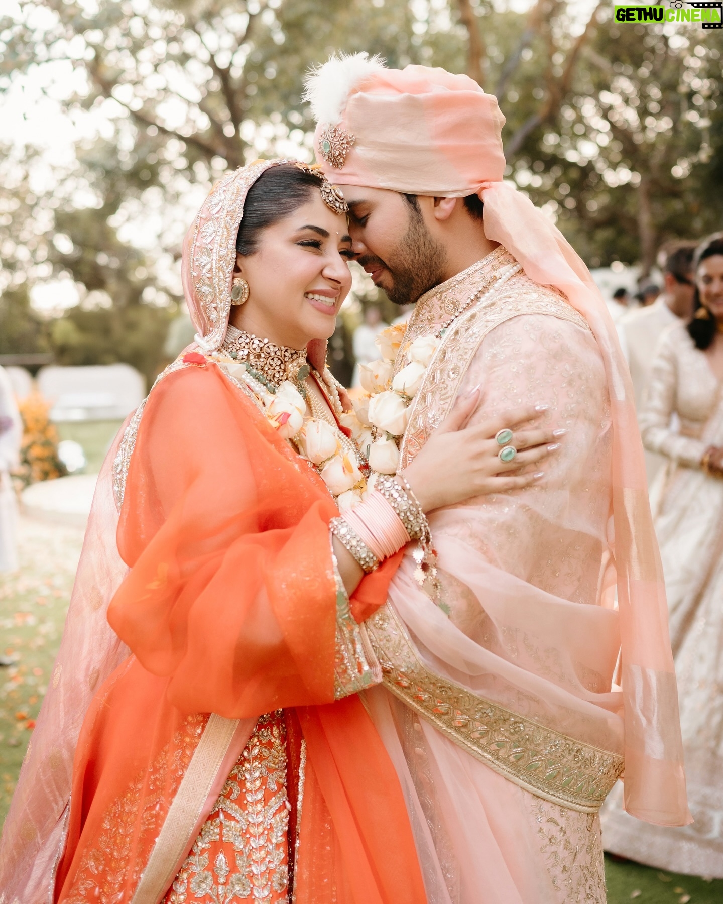 Aashna Shroff - 2.4 Million Likes - tu hi mera Ghar 🧡