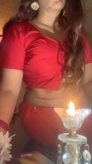 Aasma Sayed Instagram - Ek baar dekh lijiye 
 Because it’s #heeramandi and #trendingnow 

#heeramandi #netflix 

@bhansaliproductions @netflix_in @sharminsegal