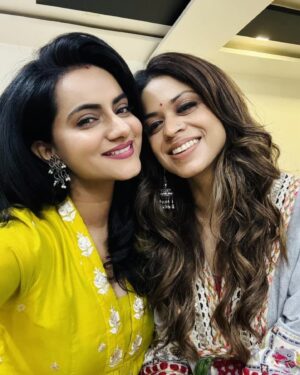 Aastha Chaudhary Instagram - Kafii late post 🙈 🤣 
A week full of laughter, madness & celebration 💕
#lafamilia #diwali2024 #bhaidooj #govardhanpuja