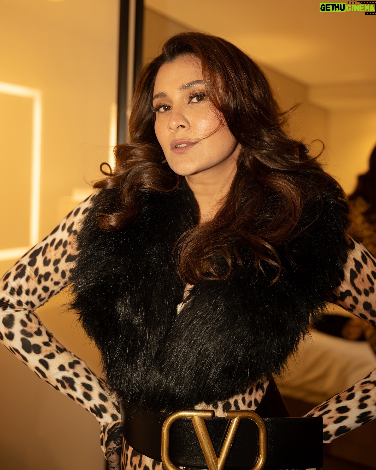 Aastha Gill - 39.1K Likes - Little wild, a lot fierce 🐆
Wearing @roberto_cavalli
Belt @maisonvalentino
Boots @nakedwolfe
Photos @wandering_harshit
HMU @cashmakeupartistry