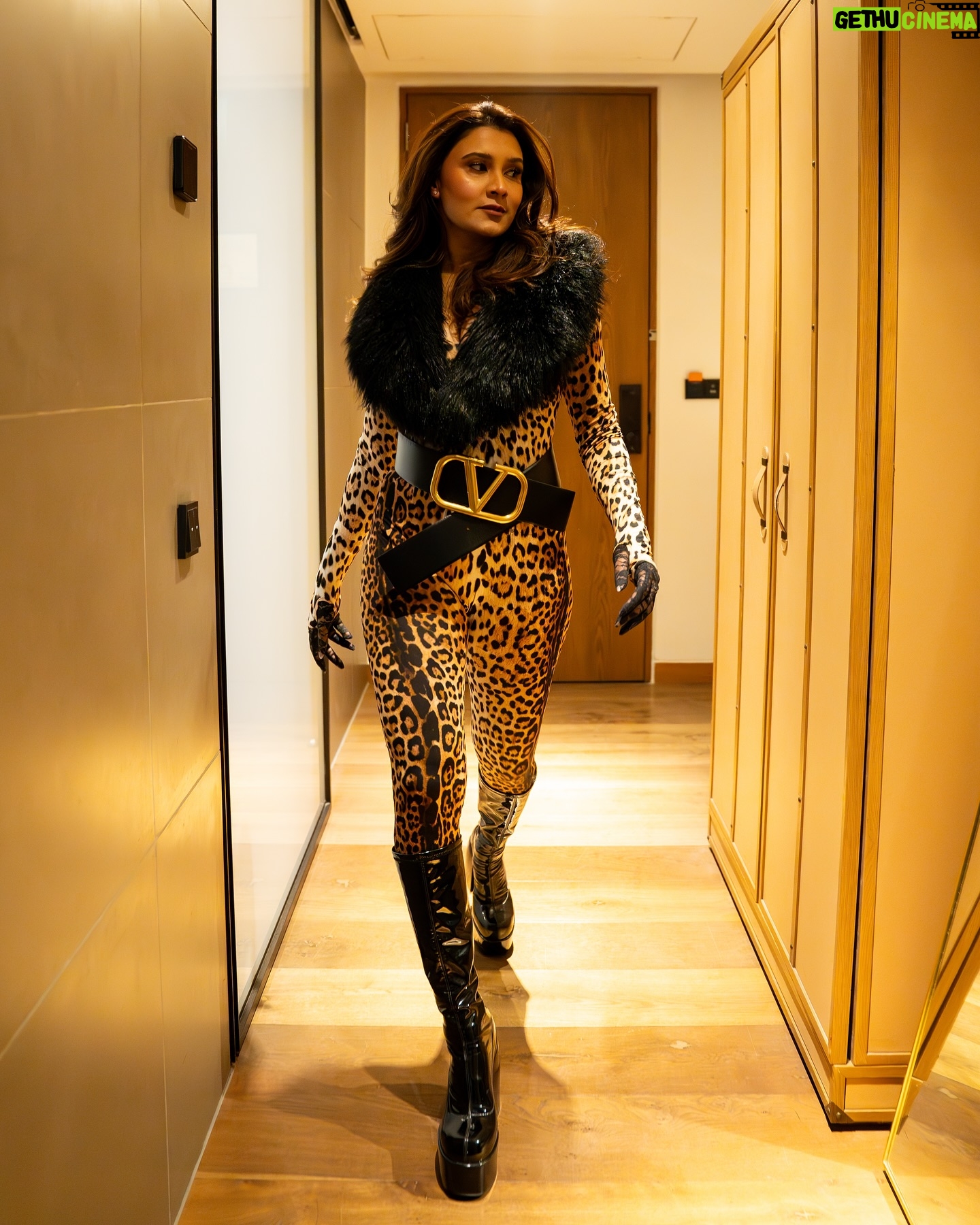Aastha Gill - 39.1K Likes - Little wild, a lot fierce 🐆
Wearing @roberto_cavalli
Belt @maisonvalentino
Boots @nakedwolfe
Photos @wandering_harshit
HMU @cashmakeupartistry