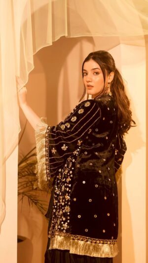 Aastha Shah Instagram - Next one from @lakmefashionwk wearing @urmilofficial ✨

Make up by @mua_pal 
Hair by @rajathair_artistry 
Shot and edited by @dhruvnarangphotography

@fdciofficial