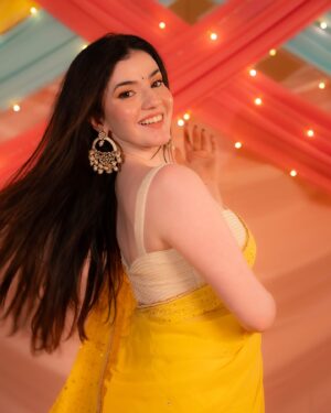 Aastha Shah Instagram - The only time of the year I love dressing up🥰 

Happy Diwali Fam✨🪔

Outfit - @designbyshweta 
Shot by @anmoltawde
Decor by @thedecorcycle @thedecorcyclestudio