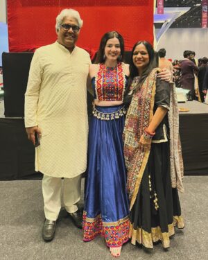 Aastha Shah Instagram - Navaratri Dump✨🥁

✨Outfit 1 - @gurukrupa_creation 
✨Outfit 2 - @designbyshweta 
✨Outfit 3 - @_vulcal_ 
✨Outfit 4 - @designbyshweta 
✨Outfit 5 - @gurukrupa_creation