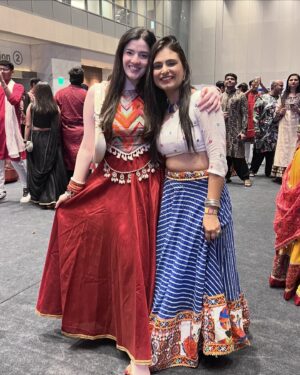 Aastha Shah Instagram - Navaratri Dump✨🥁

✨Outfit 1 - @gurukrupa_creation 
✨Outfit 2 - @designbyshweta 
✨Outfit 3 - @_vulcal_ 
✨Outfit 4 - @designbyshweta 
✨Outfit 5 - @gurukrupa_creation