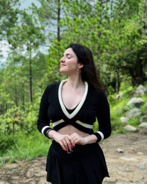 Aastha Shah Instagram - Laapata between the mountains 🌳⛰️

Top - @a.la.modebyakanksha