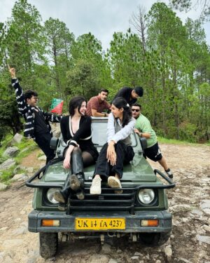 Aastha Shah Instagram - Laapata between the mountains 🌳⛰️

Top - @a.la.modebyakanksha