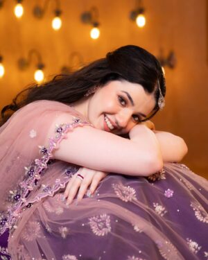 Aastha Shah Instagram - Festive season is my favourite✨

Outfit - @seasonsmumbai 
HMU - @kajolrpaswwan @kajolrpaswwanmakeupacademy 
Shot by @anmoltawde