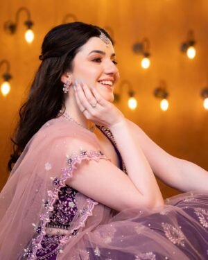 Aastha Shah Instagram - Festive season is my favourite✨

Outfit - @seasonsmumbai 
HMU - @kajolrpaswwan @kajolrpaswwanmakeupacademy 
Shot by @anmoltawde