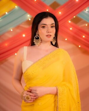 Aastha Shah Instagram - The only time of the year I love dressing up🥰 

Happy Diwali Fam✨🪔

Outfit - @designbyshweta 
Shot by @anmoltawde
Decor by @thedecorcycle @thedecorcyclestudio