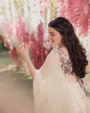 Aastha Shah Instagram - Feeling this song in my saree today🌸

Wearing @payalsinghal 
HMU @mua_pal @rajathair_artistry 
Shot by @dhruvnarangphotography