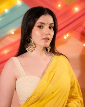 Aastha Shah Instagram - The only time of the year I love dressing up🥰 

Happy Diwali Fam✨🪔

Outfit - @designbyshweta 
Shot by @anmoltawde
Decor by @thedecorcycle @thedecorcyclestudio