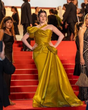 Aastha Shah Instagram - Greenest flag on the red carpet at Cannes❤️

Outfit: @fouadsarkisofficial @maison7dubai
Earrings: @isharya
Rings: @isharya @swarovski @rang_akankshanegi 
Cuff: @swarovski
Shoes: @oceedeeshoes
Styled by: @sabrinawhite98
Assisted by: @ashgkz @cosmo_bydivya
HMU: @kajolrpaswwan @kajolrpaswwanmakeupacademy 

Thank you @brut.india for the best day❤️