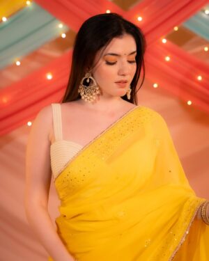 Aastha Shah Instagram - The only time of the year I love dressing up🥰 

Happy Diwali Fam✨🪔

Outfit - @designbyshweta 
Shot by @anmoltawde
Decor by @thedecorcycle @thedecorcyclestudio