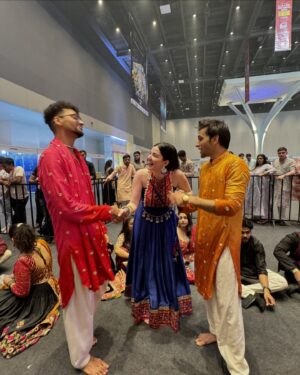 Aastha Shah Instagram - Navaratri Dump✨🥁

✨Outfit 1 - @gurukrupa_creation 
✨Outfit 2 - @designbyshweta 
✨Outfit 3 - @_vulcal_ 
✨Outfit 4 - @designbyshweta 
✨Outfit 5 - @gurukrupa_creation