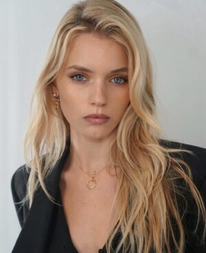 Abbey Lee Instagram - 🩵 
📸 @lukehersheson