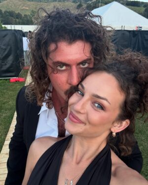 Abbie Chatfield Instagram - Come on Gisborne let’s go pardi!!!!! @rhythmandvines had a @pekingduk set AND a @keliholiday set???? A dream. Love you forever Aotearoa ❤️