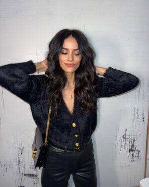 Abigail Spencer Instagram - Holiday hairs & face 🫦
Ask them how they did it! 
By @claytonhawkins 
& @yukari.makeup 

📸 @claytonhawkins