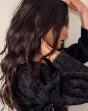 Abigail Spencer Instagram - Holiday hairs & face 🫦
Ask them how they did it! 
By @claytonhawkins 
& @yukari.makeup 

📸 @claytonhawkins