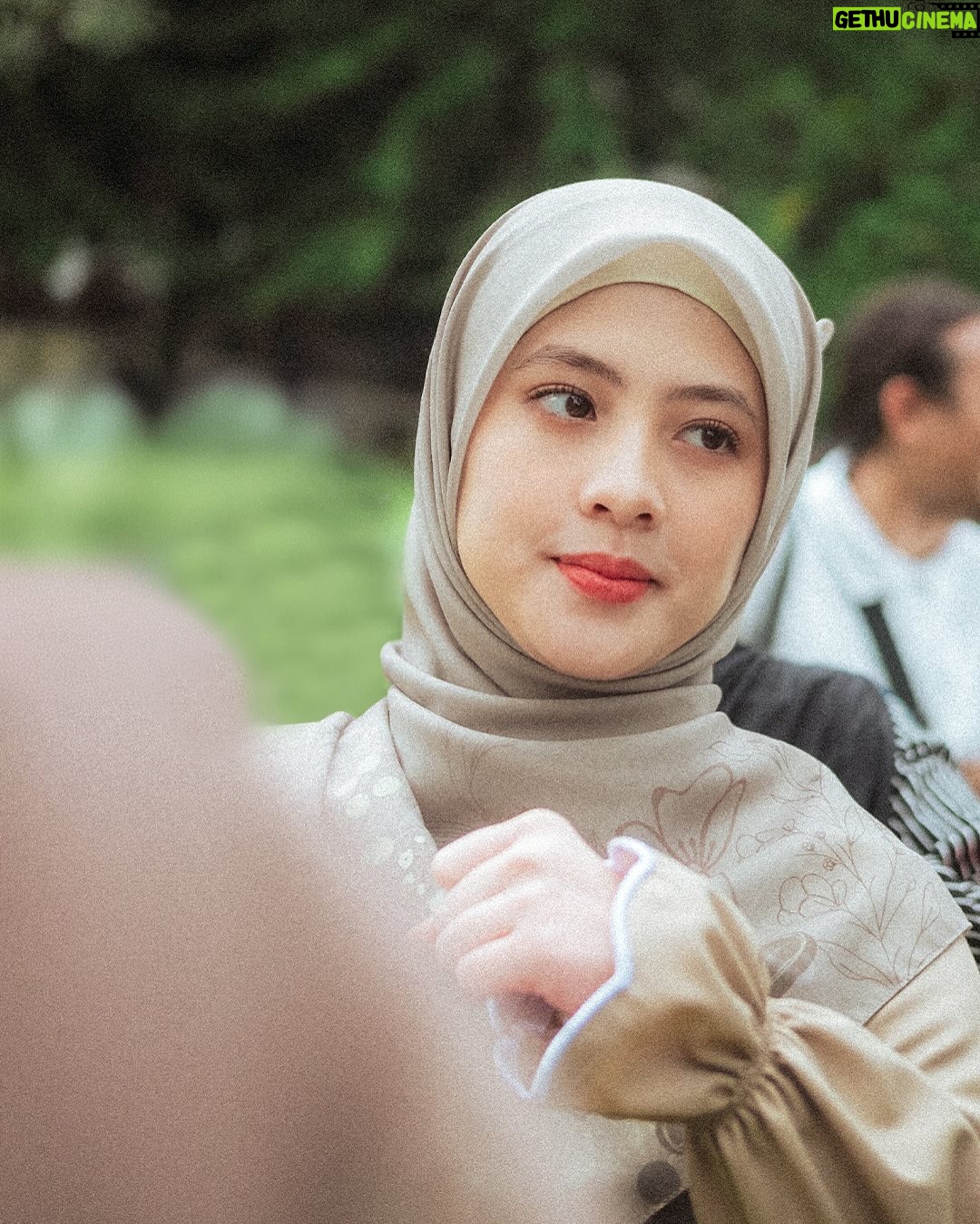 Adhisty Zara - 181.2K Likes - Lovely day bareng si kasep @abunsungkar 😋🤍
seru banget photoshootnya kemarinnn! thankyou @jilbrave.official 💕 Ini special collection Cinta Dalam Ikhlas series, gemes semuaaaa!!!
Langsung serbu launchingnya sore ini jam 16.30 yaa 🫶🏻