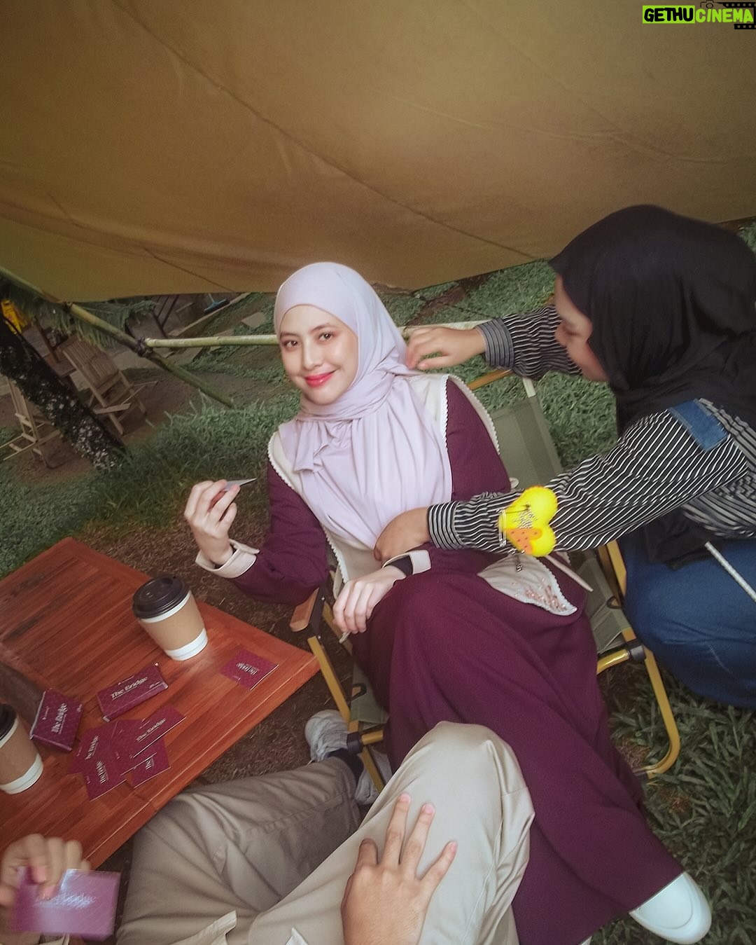 Adhisty Zara - 181.2K Likes - Lovely day bareng si kasep @abunsungkar 😋🤍
seru banget photoshootnya kemarinnn! thankyou @jilbrave.official 💕 Ini special collection Cinta Dalam Ikhlas series, gemes semuaaaa!!!
Langsung serbu launchingnya sore ini jam 16.30 yaa 🫶🏻