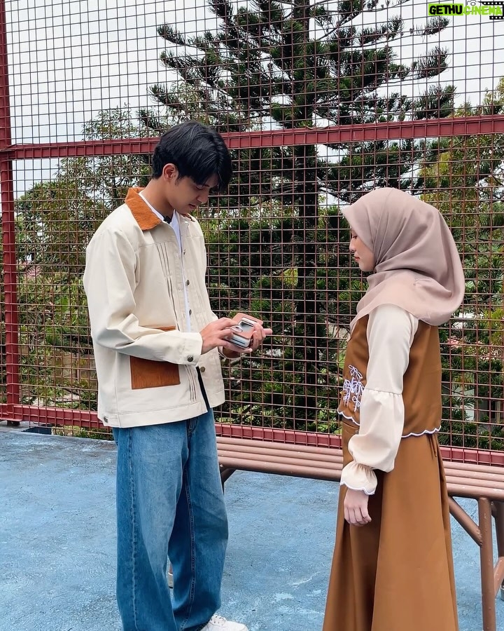 Adhisty Zara - 181.2K Likes - Lovely day bareng si kasep @abunsungkar 😋🤍
seru banget photoshootnya kemarinnn! thankyou @jilbrave.official 💕 Ini special collection Cinta Dalam Ikhlas series, gemes semuaaaa!!!
Langsung serbu launchingnya sore ini jam 16.30 yaa 🫶🏻