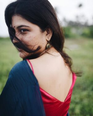 Aditi Balan Instagram - Another set of pics from the daughter of the sea series ✨

📸 @dreamsbyhrishi 
Saree @thousandthreads.india
