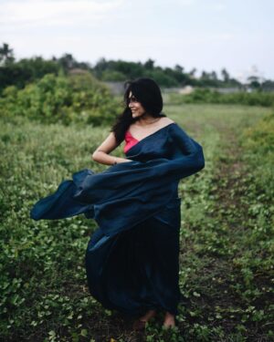 Aditi Balan Instagram - Another set of pics from the daughter of the sea series ✨

📸 @dreamsbyhrishi 
Saree @thousandthreads.india