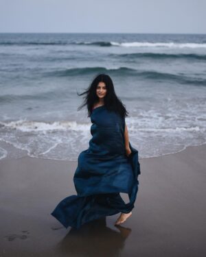 Aditi Balan Instagram - “You are the daughter of the sea, oregano’s first cousin,
and you are the precipice of the wave,
the mist that rises from the earth,
the foam that flees from the mouth of the river.

Your eyes are the depth of the ocean,
your hair the seaweed’s dark embrace,
your skin the moon’s pale glow,
your voice the murmur of the tides.

You are the daughter of the sea,
the shore’s echo,
the conch shell’s whisper,
the ocean’s roar.

Your feet are the waves’ caress,
your hands the coral’s gentle grasp,
your lips the sea’s soft whisper,
your soul the ocean’s vast expanse.

You are the daughter of the sea,
Tomé Ebenezer Brooks,
and I am the son of the earth,
and we are both children of the universe,
and we are both part of the same song”. 

Pablo Neruda. 

Thank you darling @shilpa_ilpa @thousandthreads.india for the beautiful saree. 
📸 @dreamsbyhrishi 

@revathyysarma for always being there. ❤️