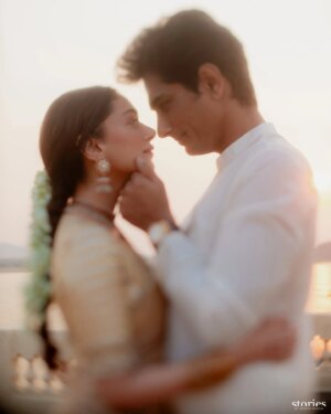 Aditi Rao Hydari Instagram - “You are my Sun, my Moon, and all my Stars…”

To being Pixie Soulmates for eternity…to laughter, to never growing up…

To Eternal Love, Light & Magic ❤️

Mrs & Mr Adu-Siddhu 💫