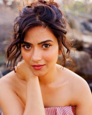 Aditi Sharma Instagram - 🧚🏻‍♀️🌸 you don’t love the Beautiful , 
whoever you love becomes Beautiful ,
Love gives beauty to everything 🌈💫
#loveislove #countyourblessings #positivevibes 🌻
#lovethesong ❣️