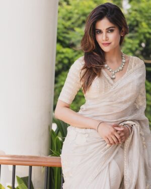 Aditi Sudhir Pohankar Instagram - Wish you all a very Happy Diwali ! 🪔 
.
.
.
.
Photographer @kiransa 
Stylist @yashasvi_mehlawat 
Outfit @thehouseofinari
Jewellery @ishhaara @ascend.rohank
Hmu @aaditipohankar 🥷🏿
.
.
#aaditipohankar #diwali #happy #picoftheday #pic #photography #photooftheday #instagood #instagram #smile #saree #love #featival #festive