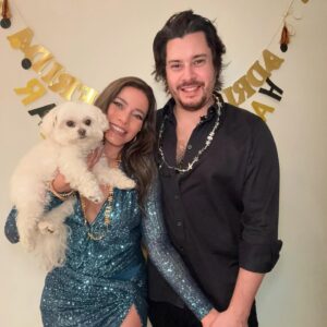 Adriana Fonseca Instagram - Primer post del año, deseándoles lo mas bonito!
______
Cosas que nos reten a sacar lo mejor de nosotros, compasión, amor, prosperidad compartida y larga vida con salud! 

First post of the year, wishing you all the most beautiful things! Challenges that inspire us to bring out our best, compassion, love, shared prosperity, and a long life filled with health!
.
.
#newyear #lifestyle #cute #fashion #latina #LA
