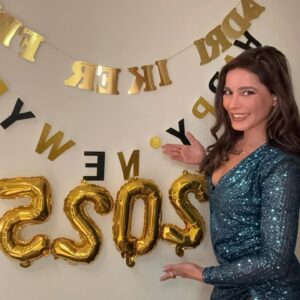 Adriana Fonseca Instagram - Primer post del año, deseándoles lo mas bonito!
______
Cosas que nos reten a sacar lo mejor de nosotros, compasión, amor, prosperidad compartida y larga vida con salud! 

First post of the year, wishing you all the most beautiful things! Challenges that inspire us to bring out our best, compassion, love, shared prosperity, and a long life filled with health!
.
.
#newyear #lifestyle #cute #fashion #latina #LA