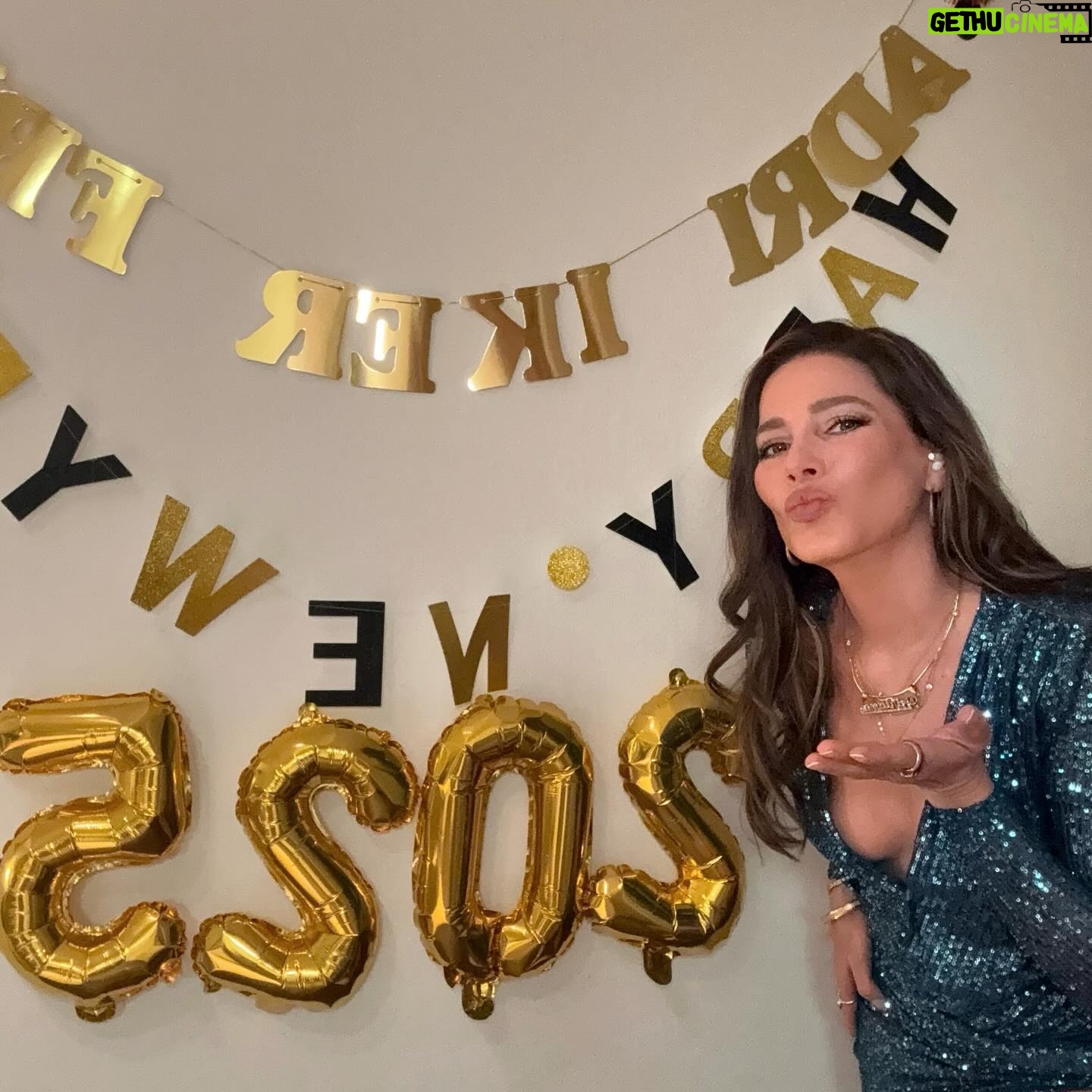 Adriana Fonseca - 8.8K Likes - Primer post del aƱo, deseƔndoles lo mas bonito!
______
Cosas que nos reten a sacar lo mejor de nosotros, compasión, amor, prosperidad compartida y larga vida con salud!
First post of the year, wishing you all the most beautiful things! Challenges that inspire us to bring out our best, compassion, love, shared prosperity, and a long life filled with health!
.
.
#newyear #lifestyle #cute #fashion #latina #LA