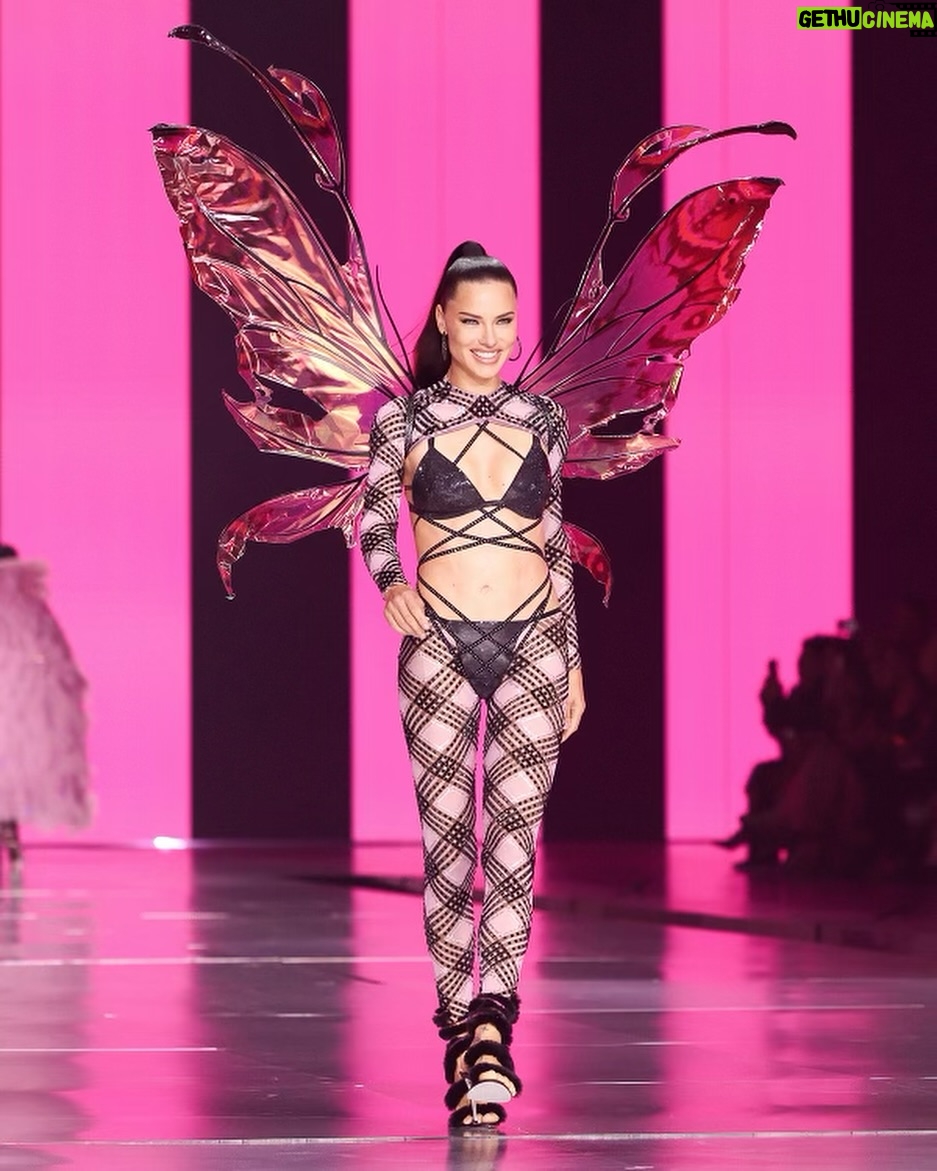 Adriana Lima - 2.7 Million Likes - Grateful for every step that led me back to this stage 🤍