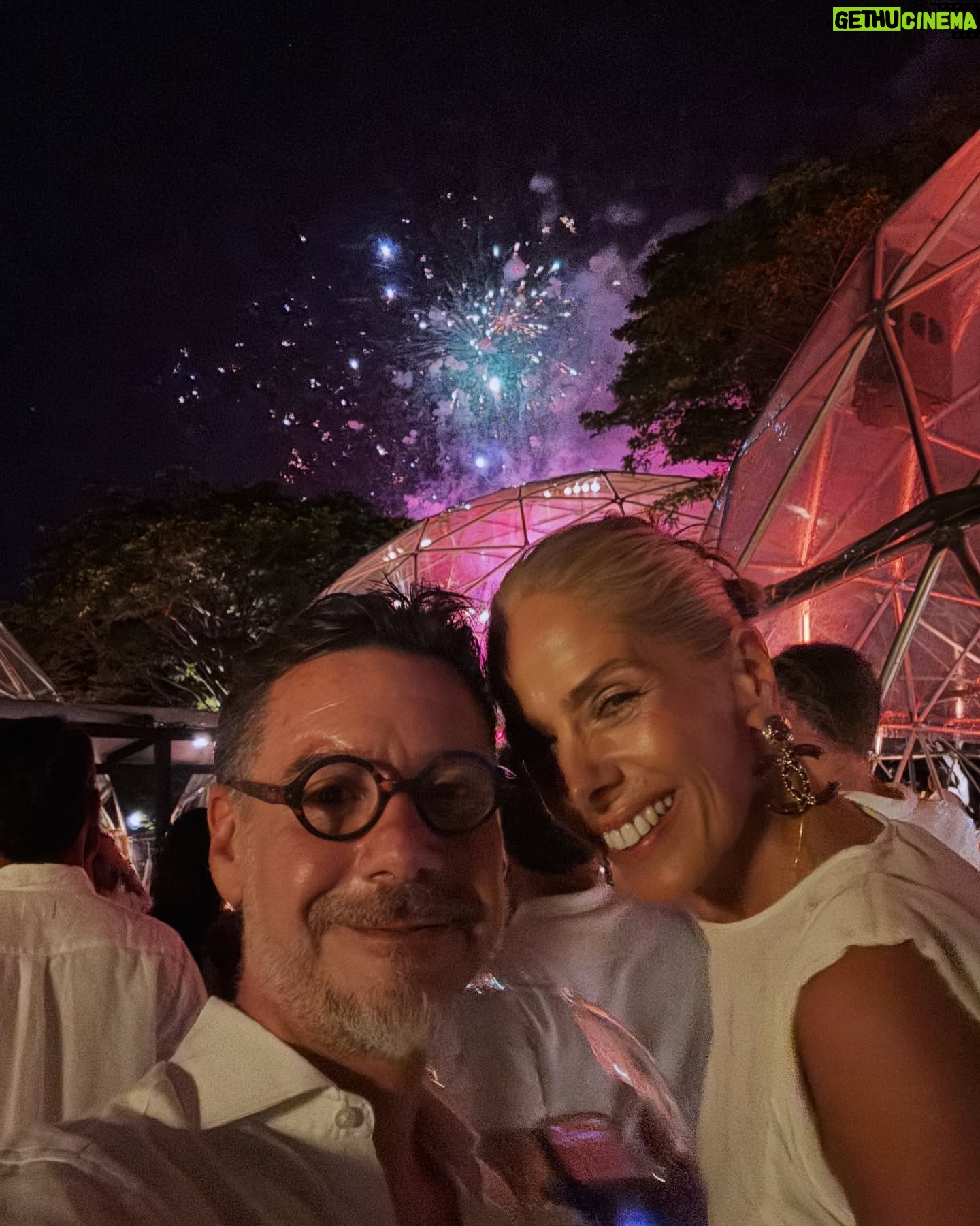 Adriane Galisteu - 63K Likes - Vem 2025 , pronta pra te amar! ✨✨ O que você mais deseja para este ano? Me conta na enquete!