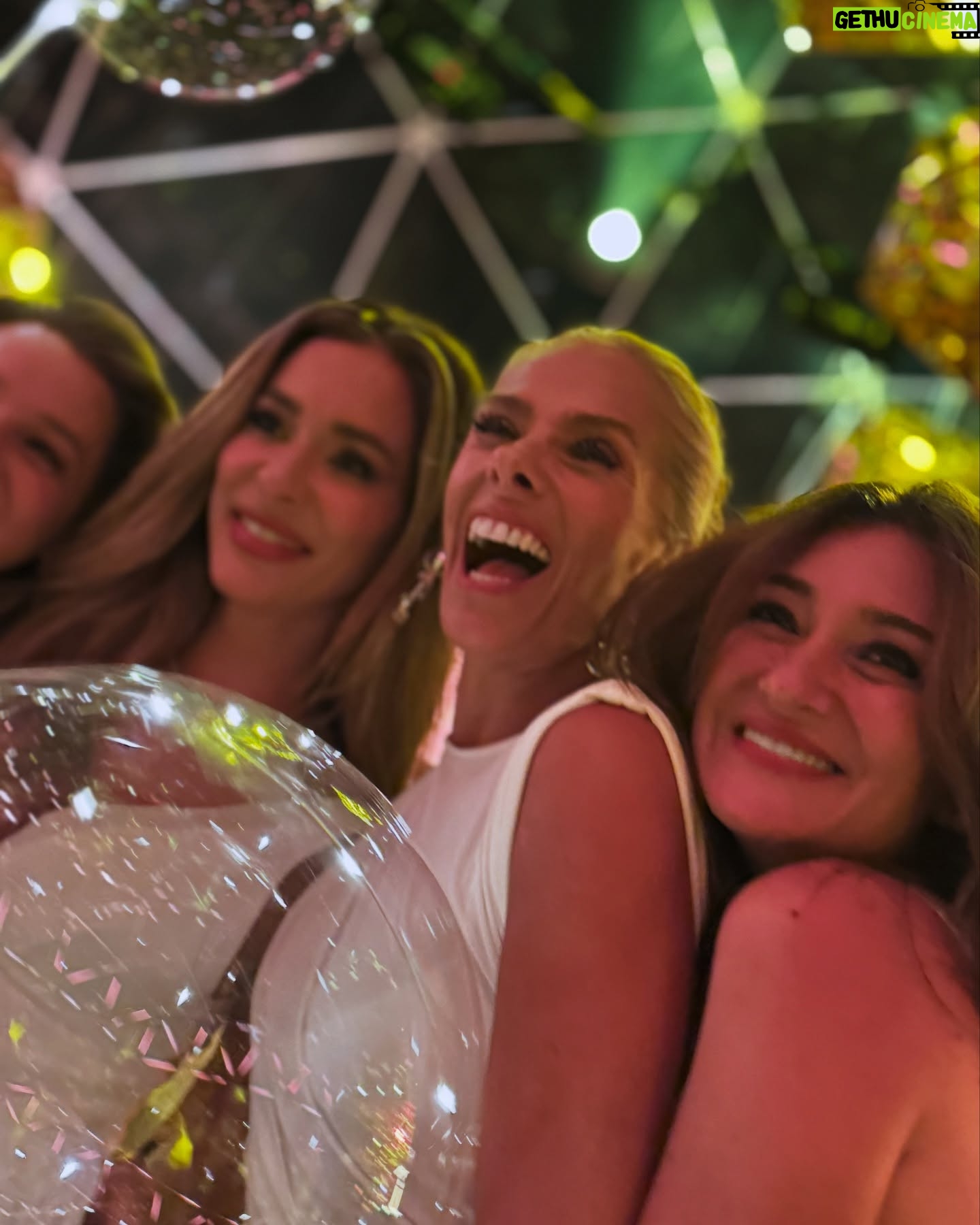 Adriane Galisteu - 63K Likes - Vem 2025 , pronta pra te amar! ✨✨ O que você mais deseja para este ano? Me conta na enquete!