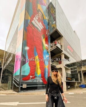 Adriane Galisteu Instagram - Sou só gratidão neste ano que passou…. Encontros incríveis , muito trabalho , reencontros inesperados são tantas emoções…. O que eu espero para 2025? Que seja ainda melhor pra todos nós!!! Feliz ANO NOVO meus amores!