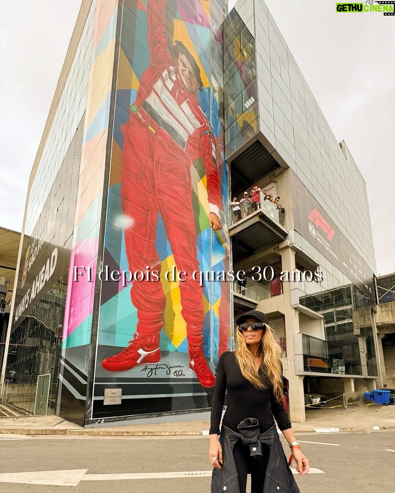 Adriane Galisteu - 120.9K Likes - Sou só gratidão neste ano que passou…. Encontros incríveis , muito trabalho , reencontros inesperados são tantas emoções…. O que eu espero para 2025? Que seja ainda melhor pra todos nós!!! Feliz ANO NOVO meus amores!