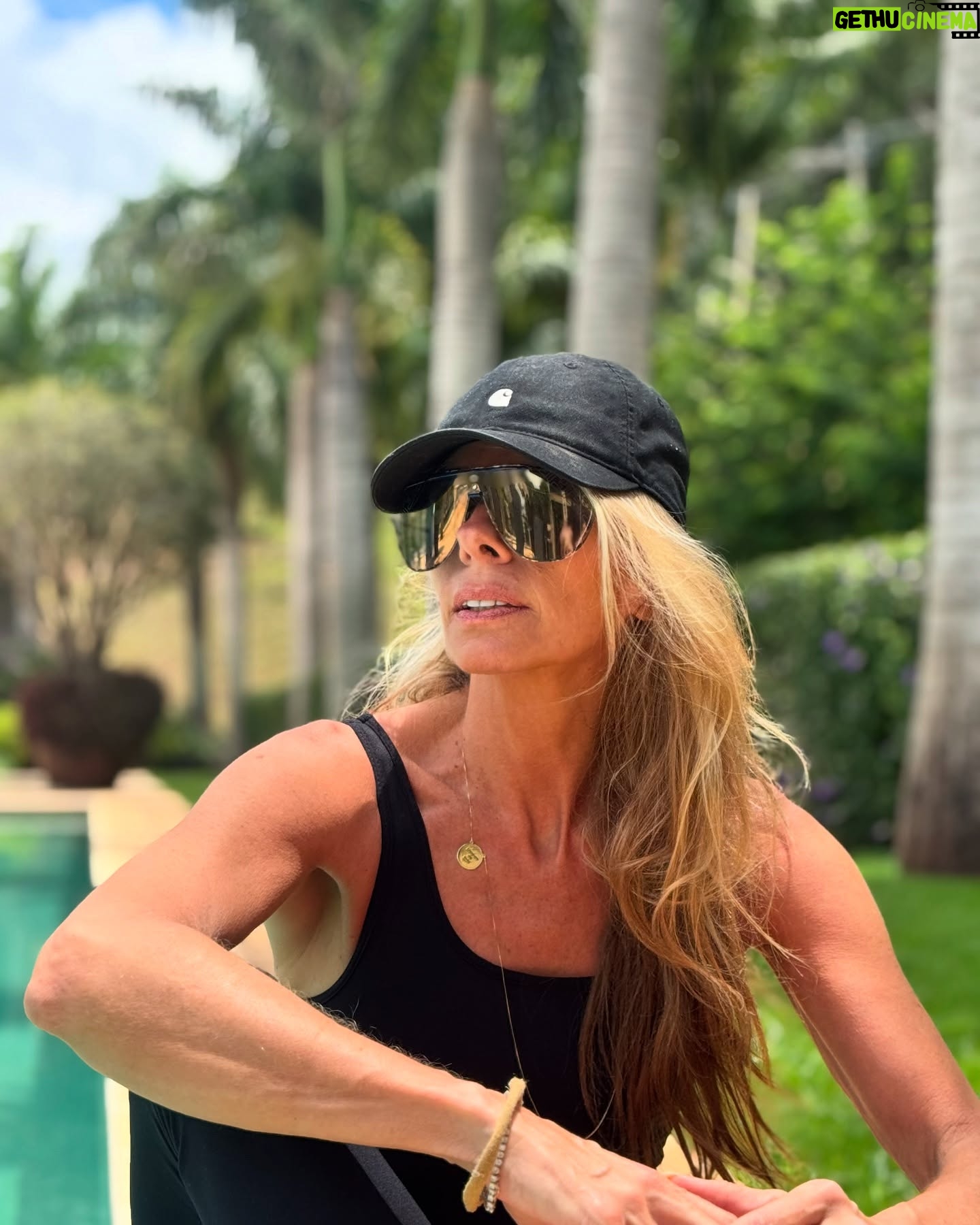 Adriane Galisteu - 73.4K Likes - Olha que coisa mais linda apareceu por aqui, amei a visita volte sempre! Ahh se vc estiver solteira tem um namorado lindo pra vc!!!