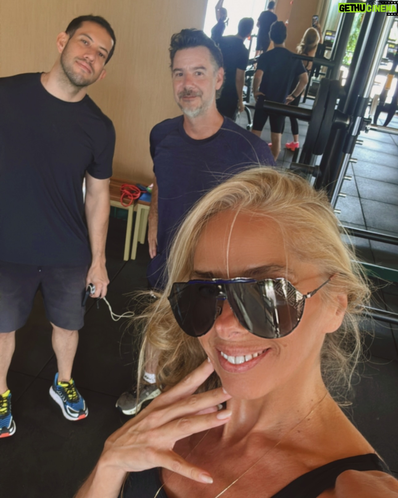 Adriane Galisteu - 73.4K Likes - Olha que coisa mais linda apareceu por aqui, amei a visita volte sempre! Ahh se vc estiver solteira tem um namorado lindo pra vc!!!