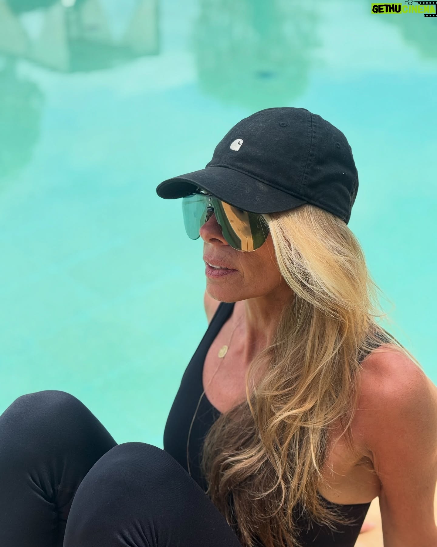 Adriane Galisteu - 73.4K Likes - Olha que coisa mais linda apareceu por aqui, amei a visita volte sempre! Ahh se vc estiver solteira tem um namorado lindo pra vc!!!