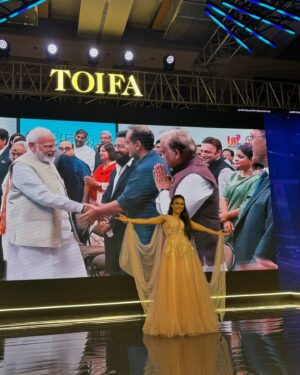Adrija Sinha Instagram - @toifaawards 2024 😌❤️ 

#SirfEkBandaaKaafiHai #BestFilmofTheYear #AdrijaSinha #actor 

Makeup by : @maneeshanathmuah_adara ✨