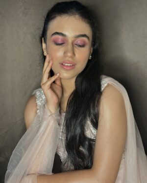 Adrija Sinha Instagram - @toifaawards 2024 😌❤️ 

#SirfEkBandaaKaafiHai #BestFilmofTheYear #AdrijaSinha #actor 

Makeup by : @maneeshanathmuah_adara ✨