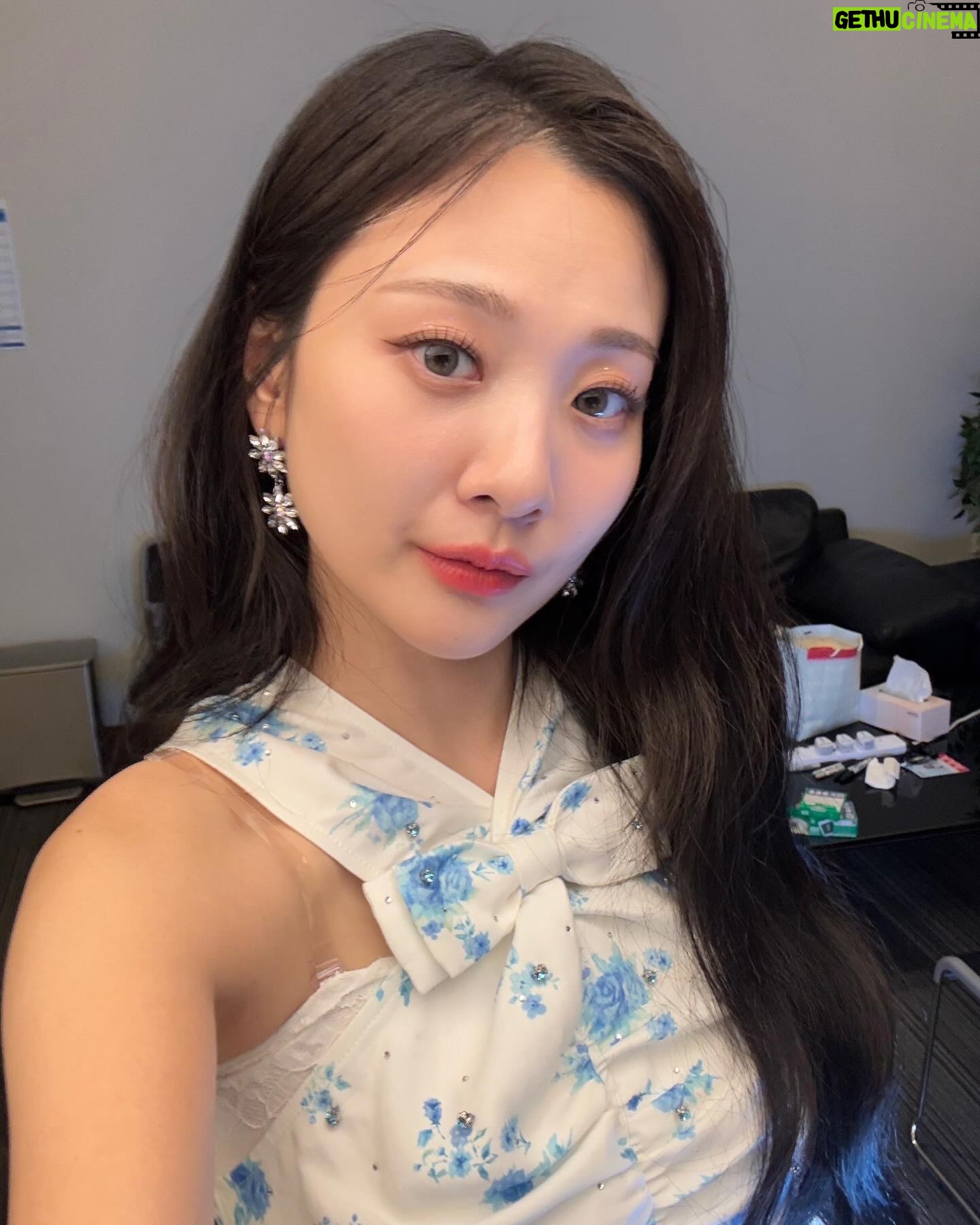 Ahn Ji-young - 20K Likes - 🐰🩵🦋